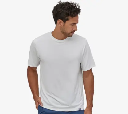 Bild von Mann mit weissem Tshirt - schaut nach rechts